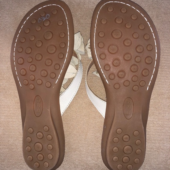 b.o.c. Cream Leather Sandals with Floral Accents - Picture 2 of 4